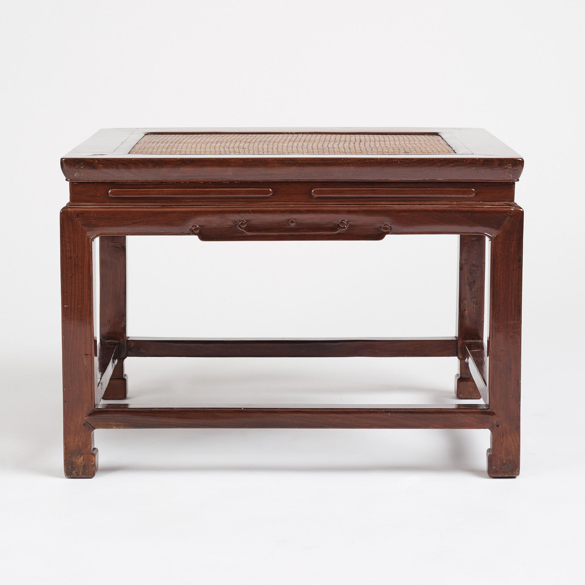 Bord, hardwood. Qingdynastin, 1800-tal.