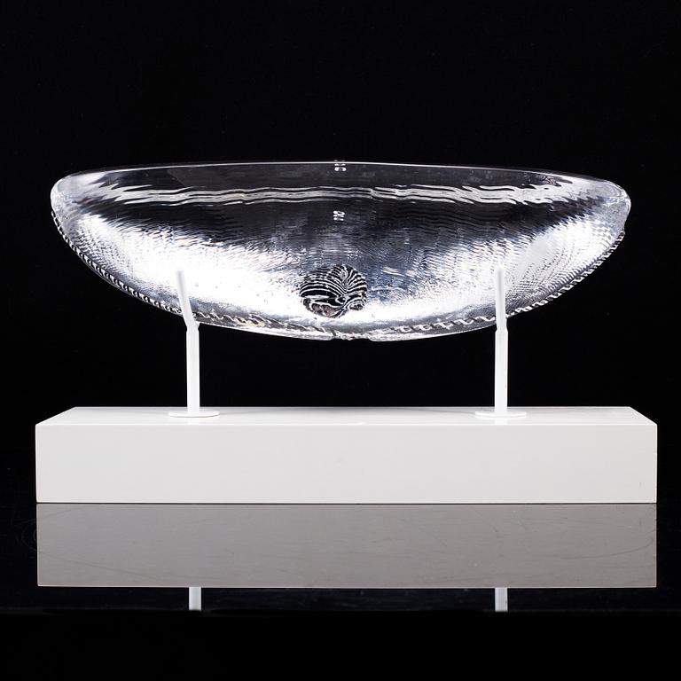 BERTIL VALLIEN, a glass boat from Kosta Boda, signed.