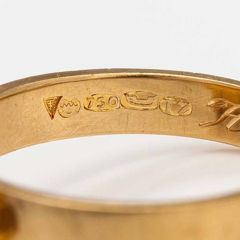 Lotta Orkomies, An 18K gold ring. Tillander, Helsinki 1972.