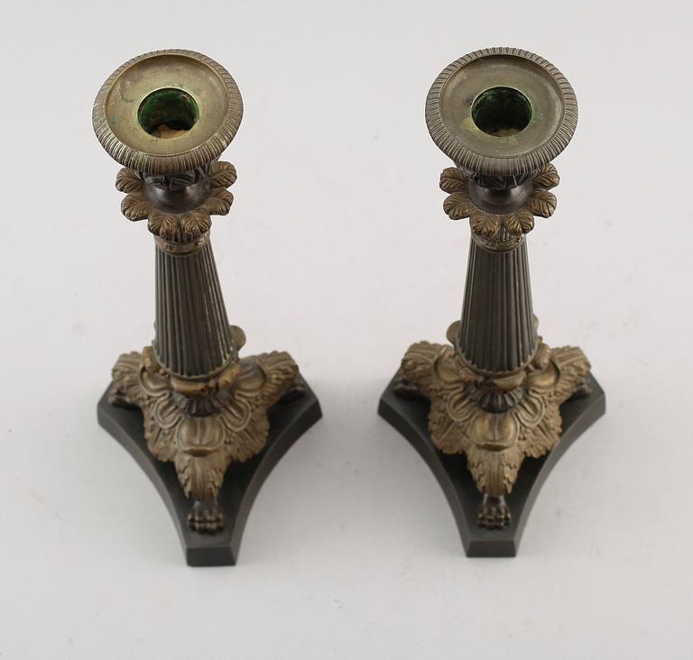 LJUSSTAKAR, 1 par, brons, senempire, 1800-talets första hälft.
