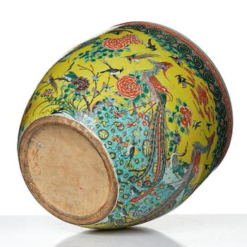 A large yellow ground '100 birds' fish basin, Qing dynasty, 19th century.