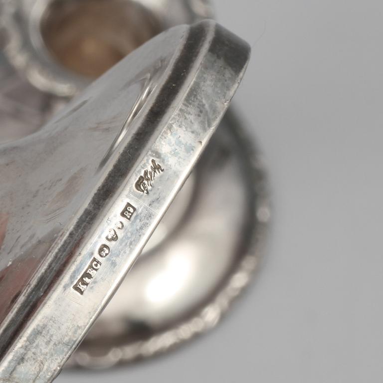 VAS samt LJUSSTAKAR, 3 st, silver, 1900-tal.