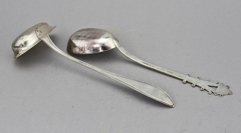 SOPPSLEVAR, 2 st, silver, Bernt Erlandsson, Kristianstad, 1906 respektive 1912. Vikt 365 g.