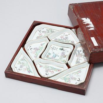 A chinese porcelian cabaret from the 19th century.