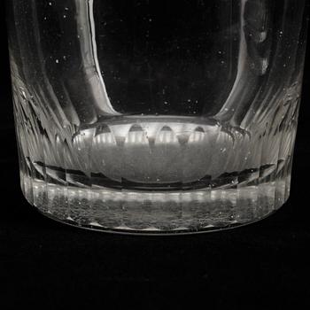 SELTERGLAS, 2 st snarlika, omkring år 1800.