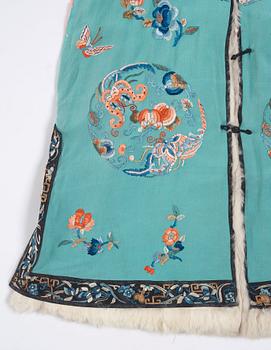 An embroidered silk and fur winter coat, late Qing dynasty (1644-1912).