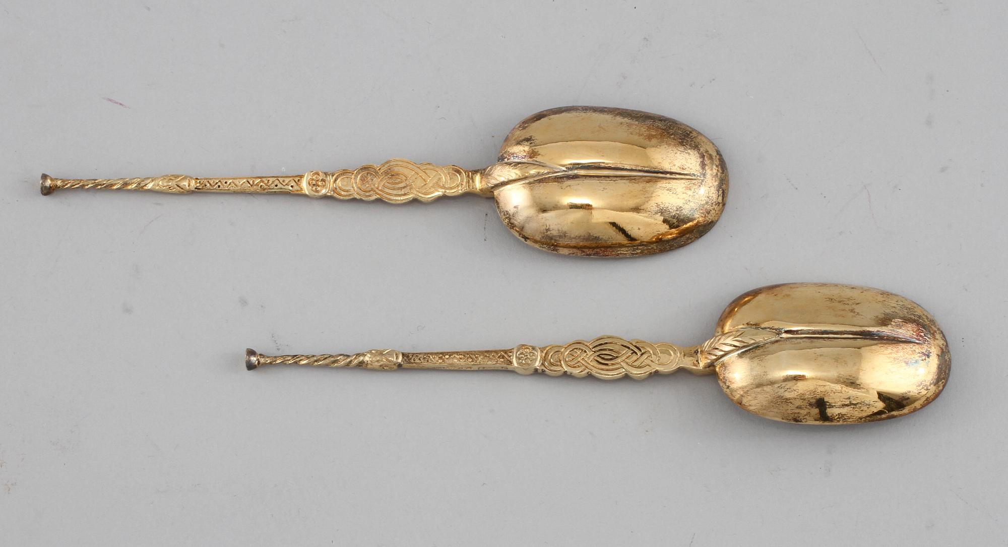 SKEDAR, ett par, silver, Cornelius Saunders & Francis Shepherd, London, England, 1910. Vikt 75 g.