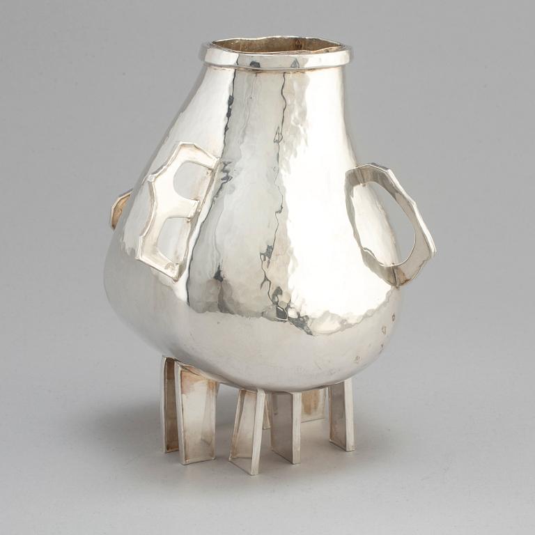 CLAËS E. GIERTTA, a silver vase, Stockholm 1981.