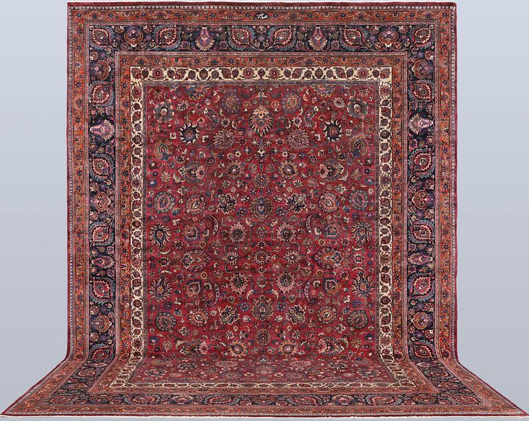 A semi-antique Meshad carpet, signed 'Saber', approx. 459 x 348 cm.