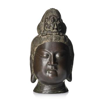 35. A large Chinese bronze head of Guanyin, late Qing dynasty, 19th century/around 1900.