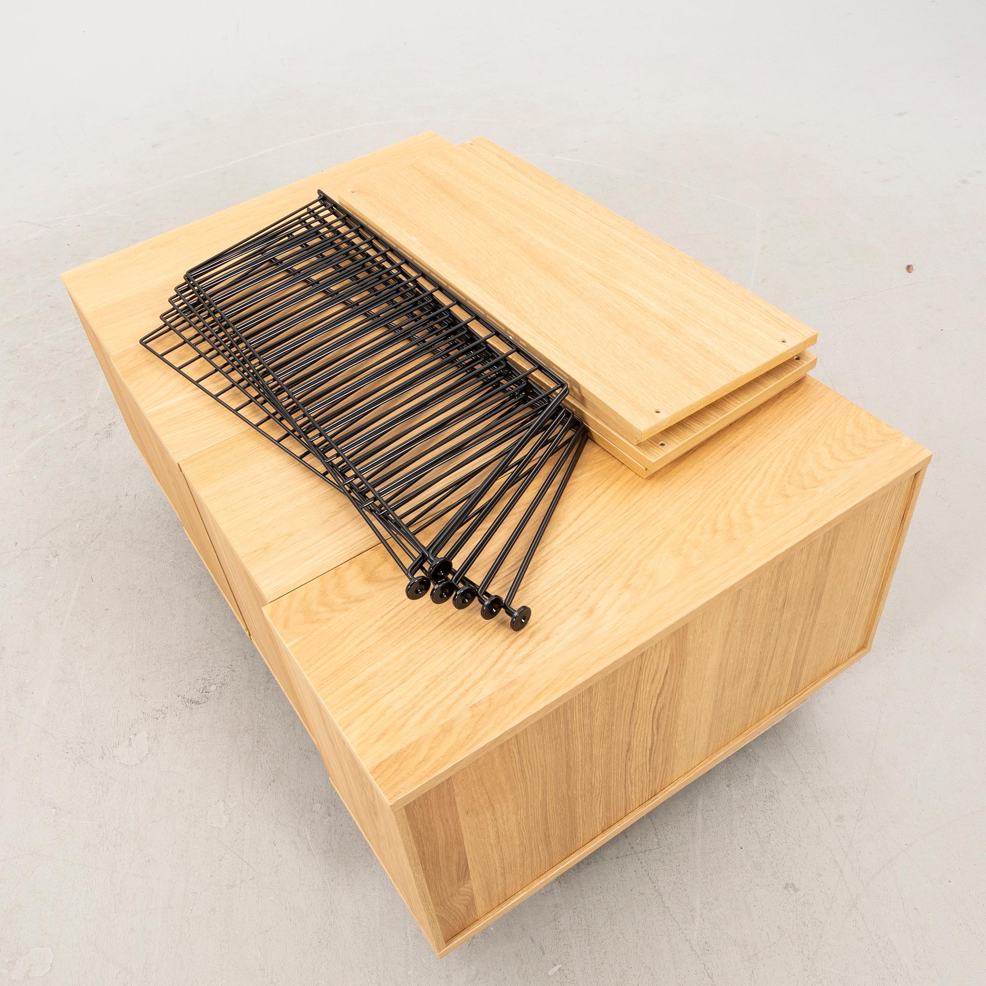 Nils Strinning, hyllsystem "BFB hyllan" String design AB 2000-tal.