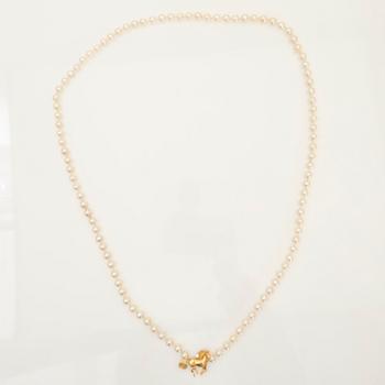 Ole Lynggaard, hänge, 18K guld med diamant samt pärlcollier.