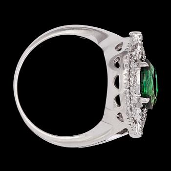 RING, turmalin, 1.98 ct samt briljantslipade diamanter, tot. 0.42 ct.