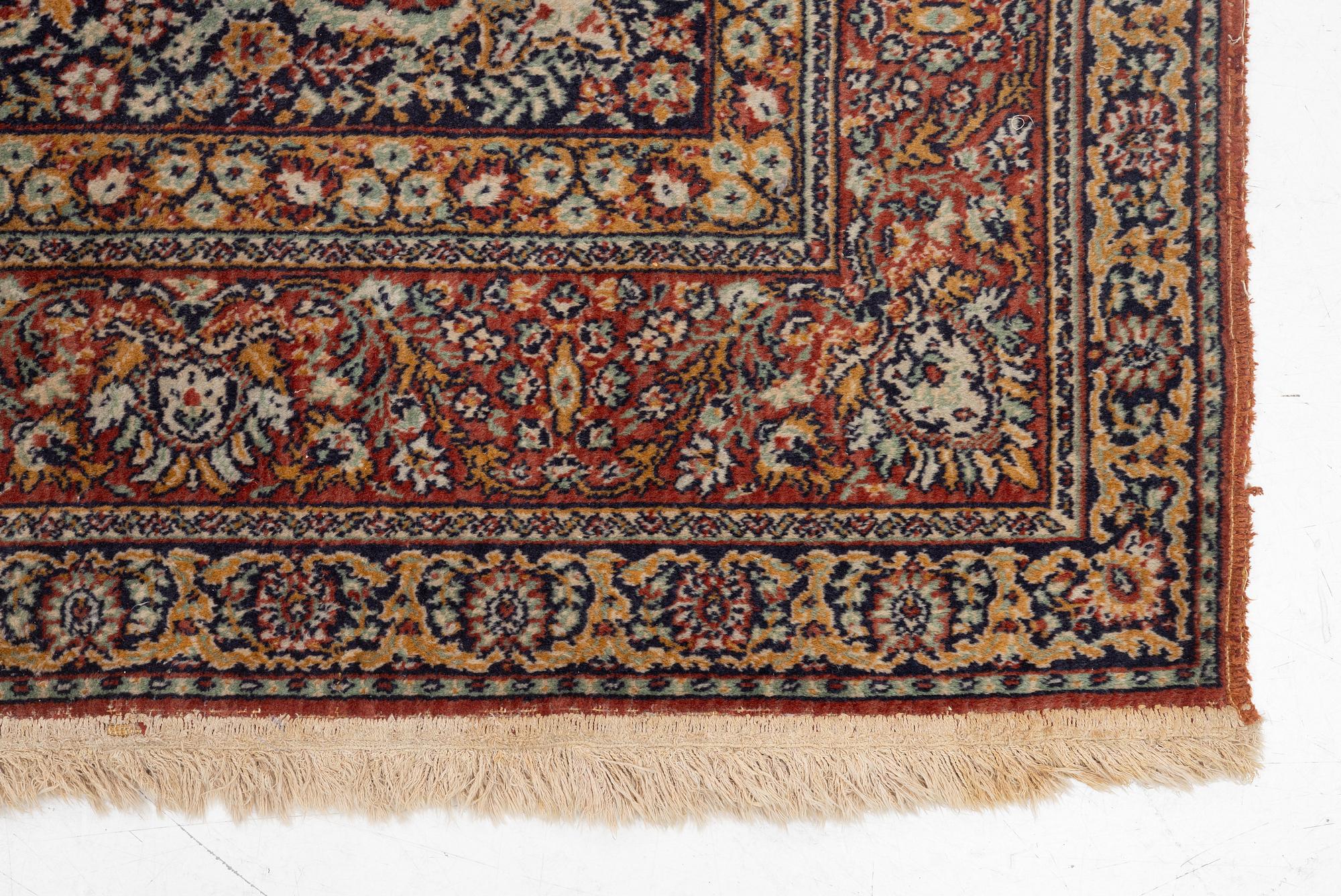A semi-antique oriental carpet, c. 290 x 195 cm.
