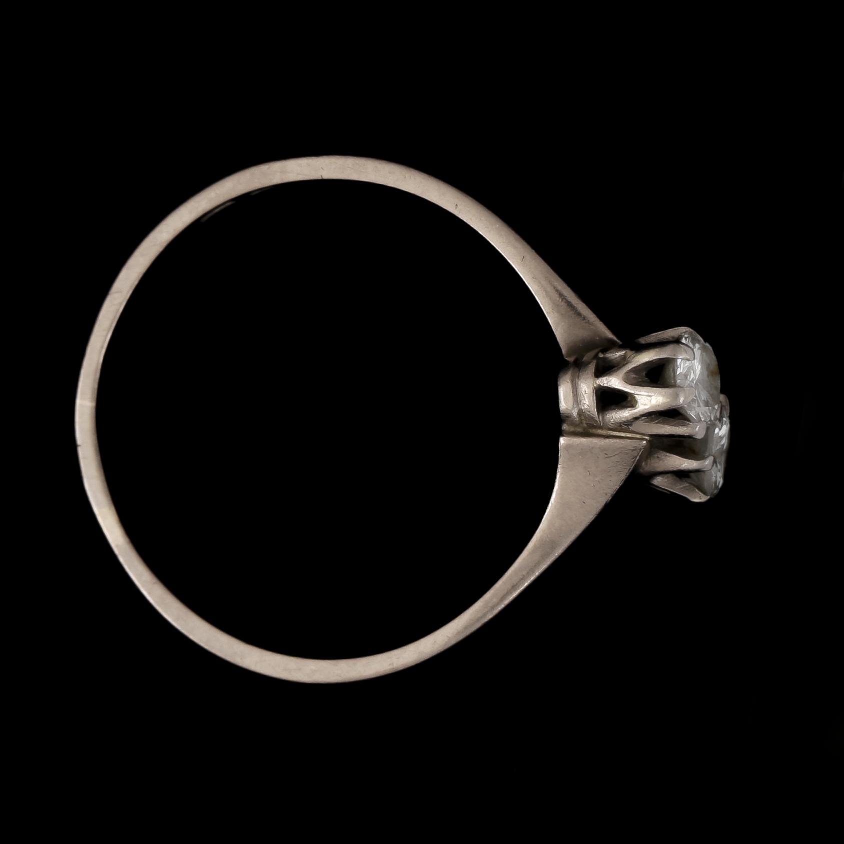 RING, vitguld 18K, två briljantslipade diamanter, 0,32 ct enligt gravyr, Göteborg 1966. Vikt ca 1,5 gram.