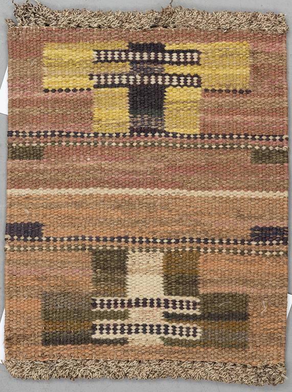 Märta Måås-Fjetterström, a drape, ca 165-174 x 78 cm, and a sample textile, ca 50 x 38 cm, flat weave.