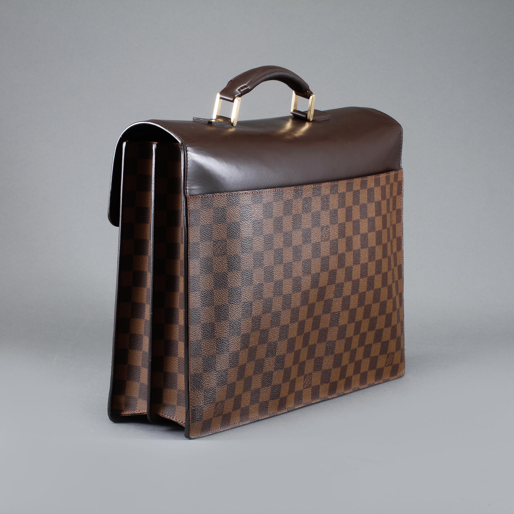 PORTFÖLJ, Louis Vuitton.
