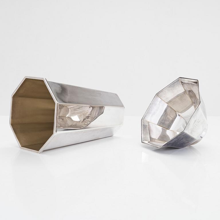 Vas och skål, silver, GAB, Eskilstuna och Stockholm, 1979 och 1966.