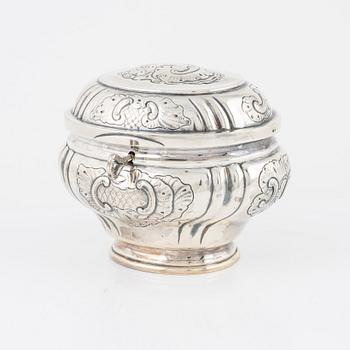 A rococo style silver sugar box, 20th Century. - Bukowskis
