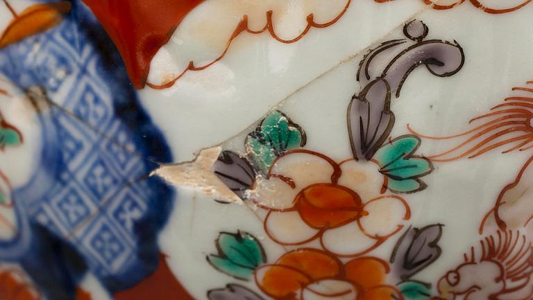 AMPEL, brons, mässing och imariporslin, 1800-talets senare hälft. H 89.