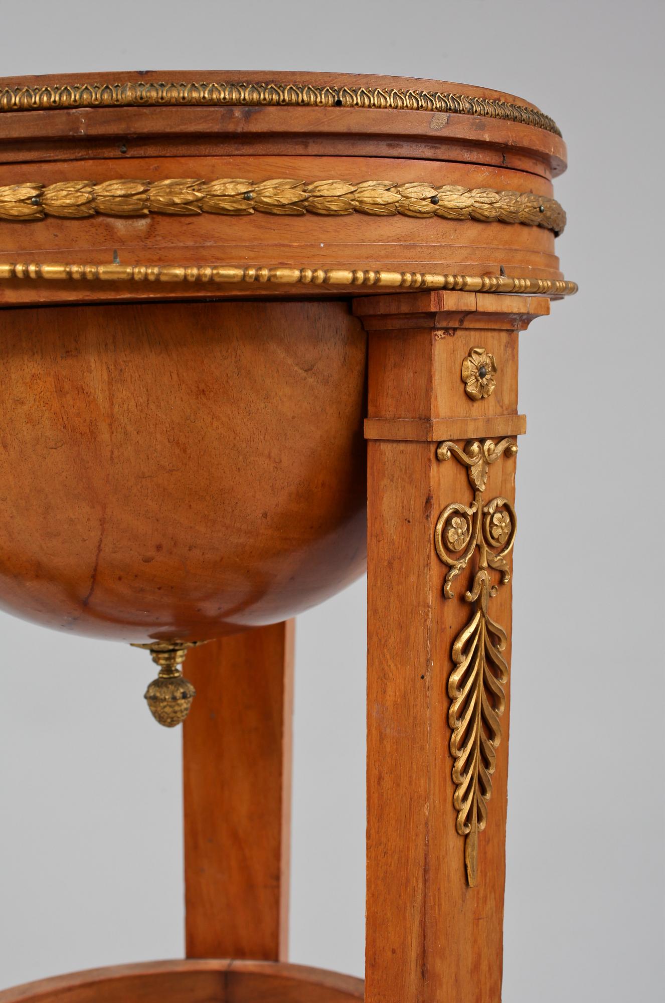 PIEDESTAL, AB Axel Beckmans Möbelfabrik, Norrköping, empire-stil, tidigt 1900-tal.