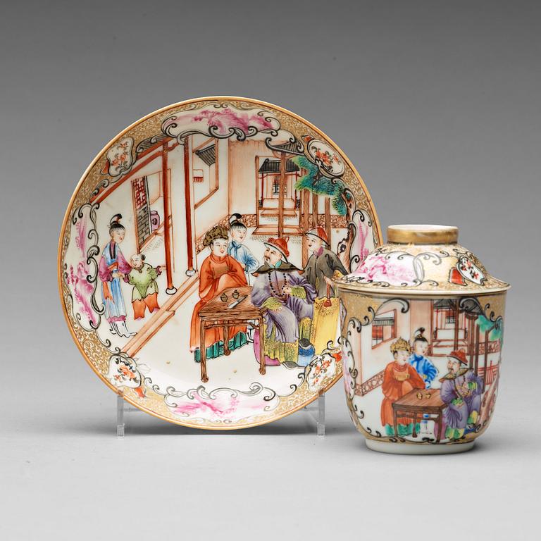 KOPP med FAT, porslin. Qingdynastin, Qianlong (1736-95).