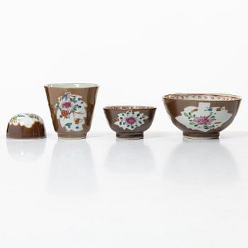 A group lot of Chinese Export porcelain, Qing dynasty, 18th century.  (6 pieces).