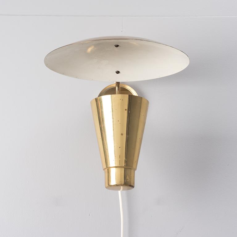 A WALL LAMP. Manufactured by Itsu. 1950s.