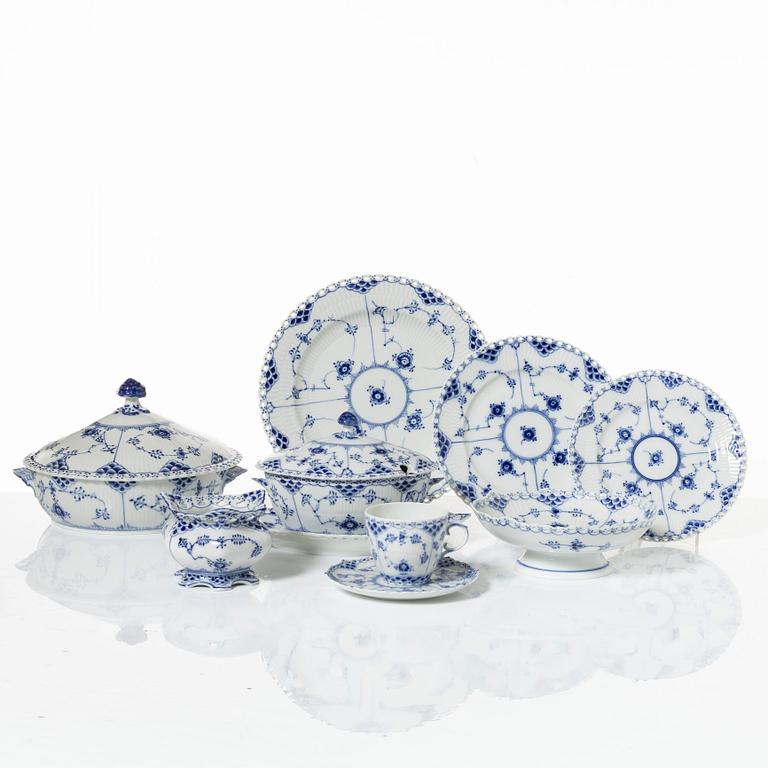 Royal Copenhagen service 49 pieces "Musselmalet", fully decorated in blue.
