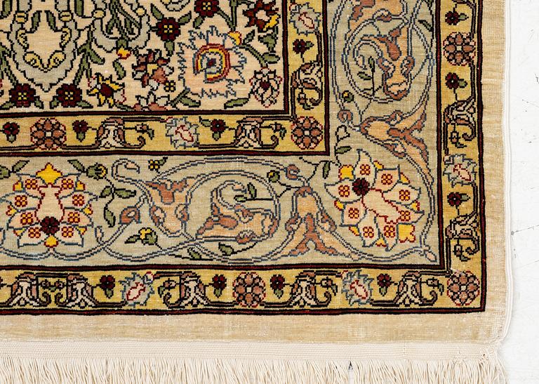 A silk Hereke rug, Turkey, approx. 82 x 58 cm.