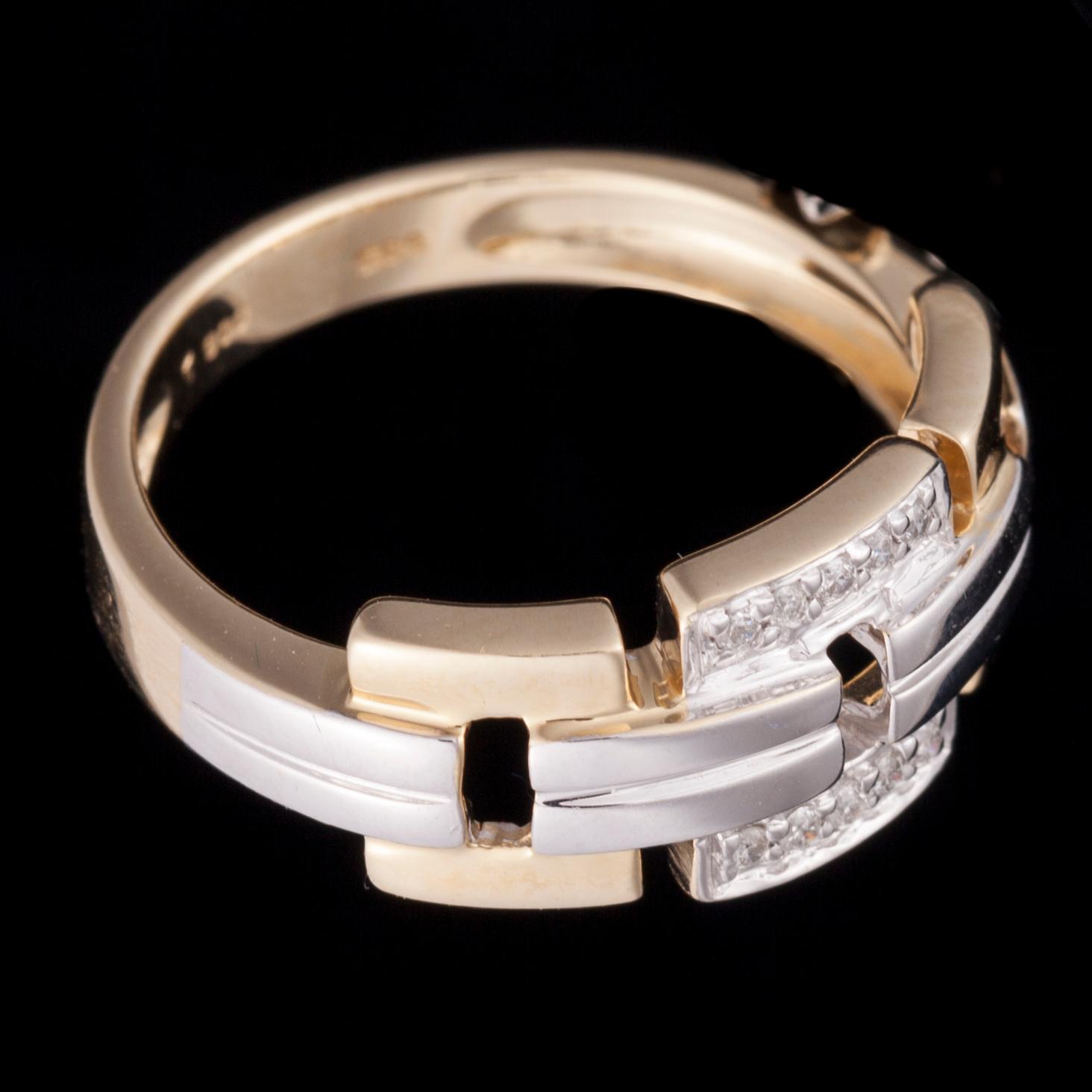 RING, 14K vitguld/gulguld, små diamanter tot. 0,06 ct. Stämplad med Stockmann logo. Vikt 3,9 g.