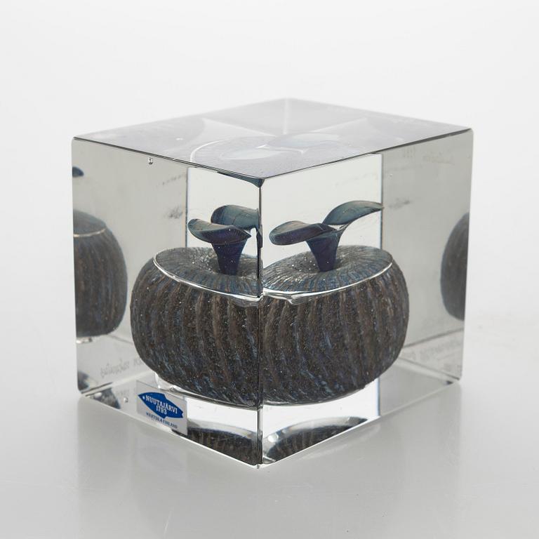 Oiva Toikka, annual glass cube 1980, signed Oiva Toikka Nuutajärvi 1980, 37/1000.