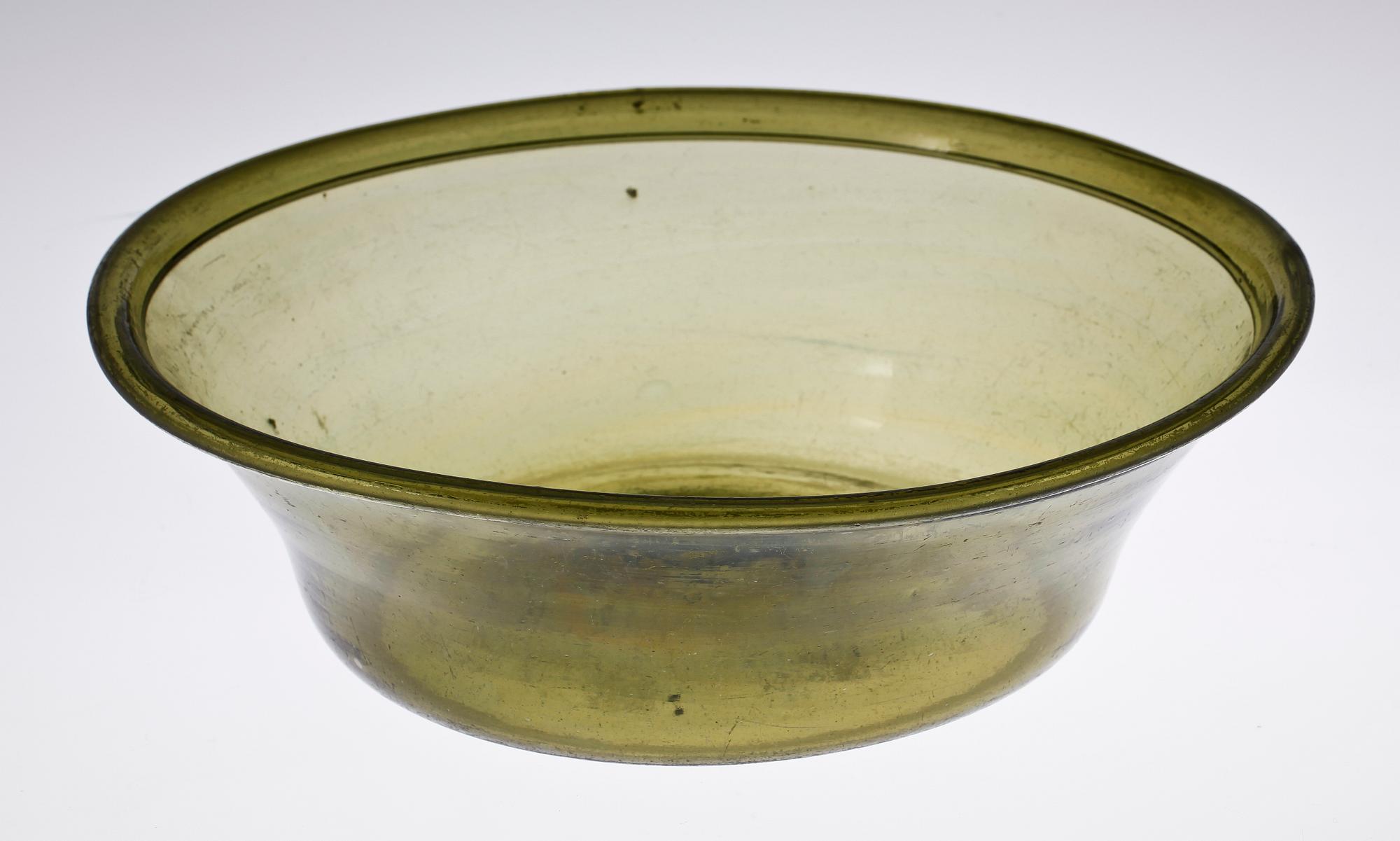 GLASSKÅL MED PASTEJFORM, glas/lergods, bl.a. Höganäs.