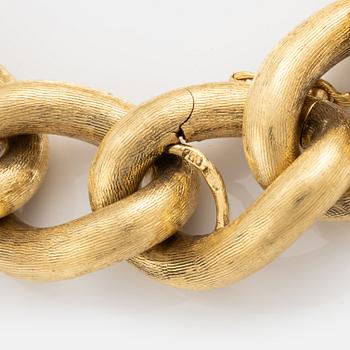 An 18K gold bracelet.