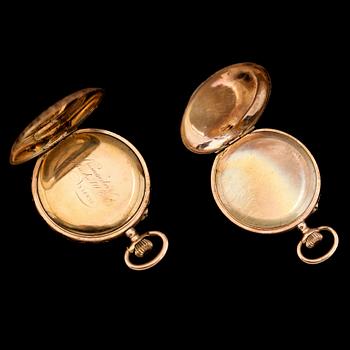 FICKUR, 2 st, 14K guld, 1900-talets första hälft. Total vikt inklusive urverk ca 58 g.