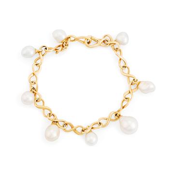 404. An 18K gold and cultured Keshi pearl bracelet.