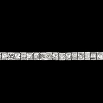 ARMBAND, prinsesslipade diamanter, tot. ca 3,5 ct.