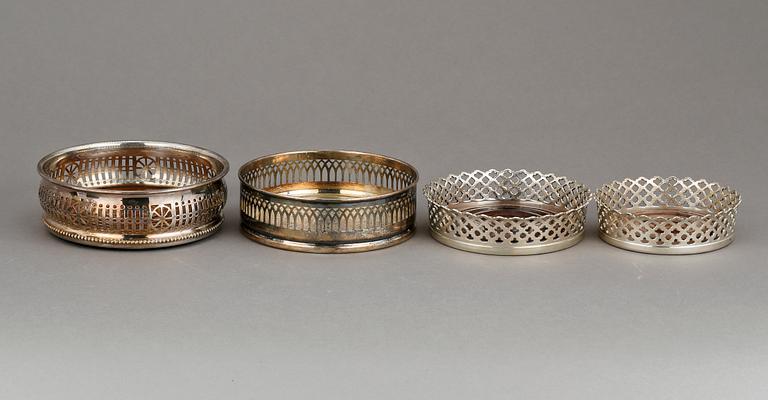 COASTERS, 4 st, nysilver, bl.a. Barker Ellis, England, tidigt 1900-tal.