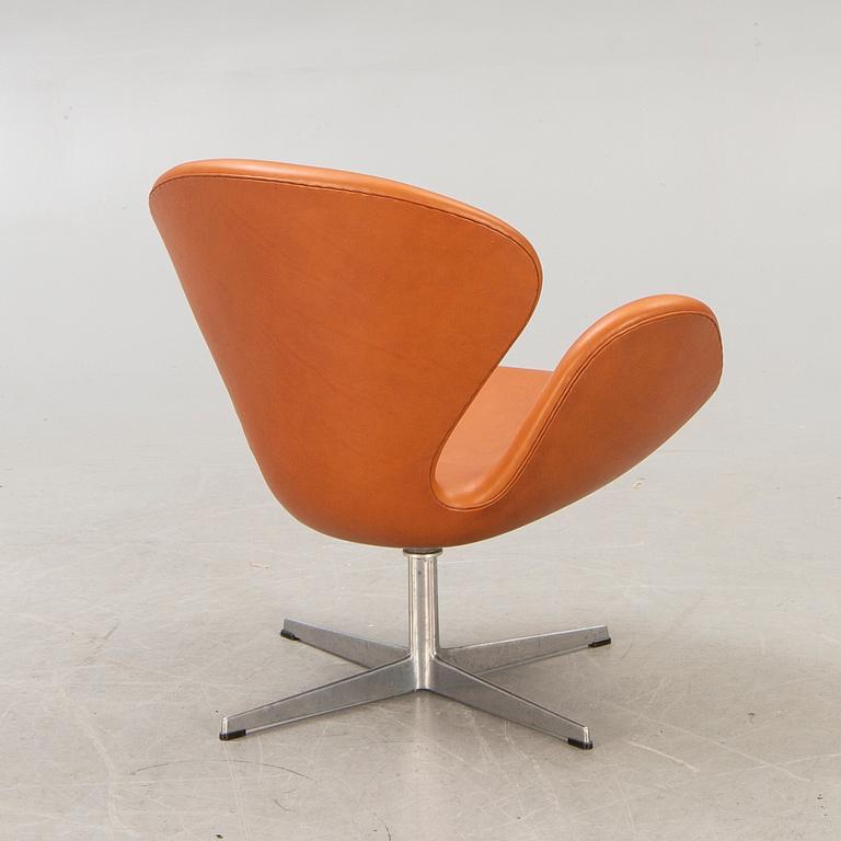 Arne Jacobsen, armchair "The Swan" for Fritz Hansen later part of the 20th century.