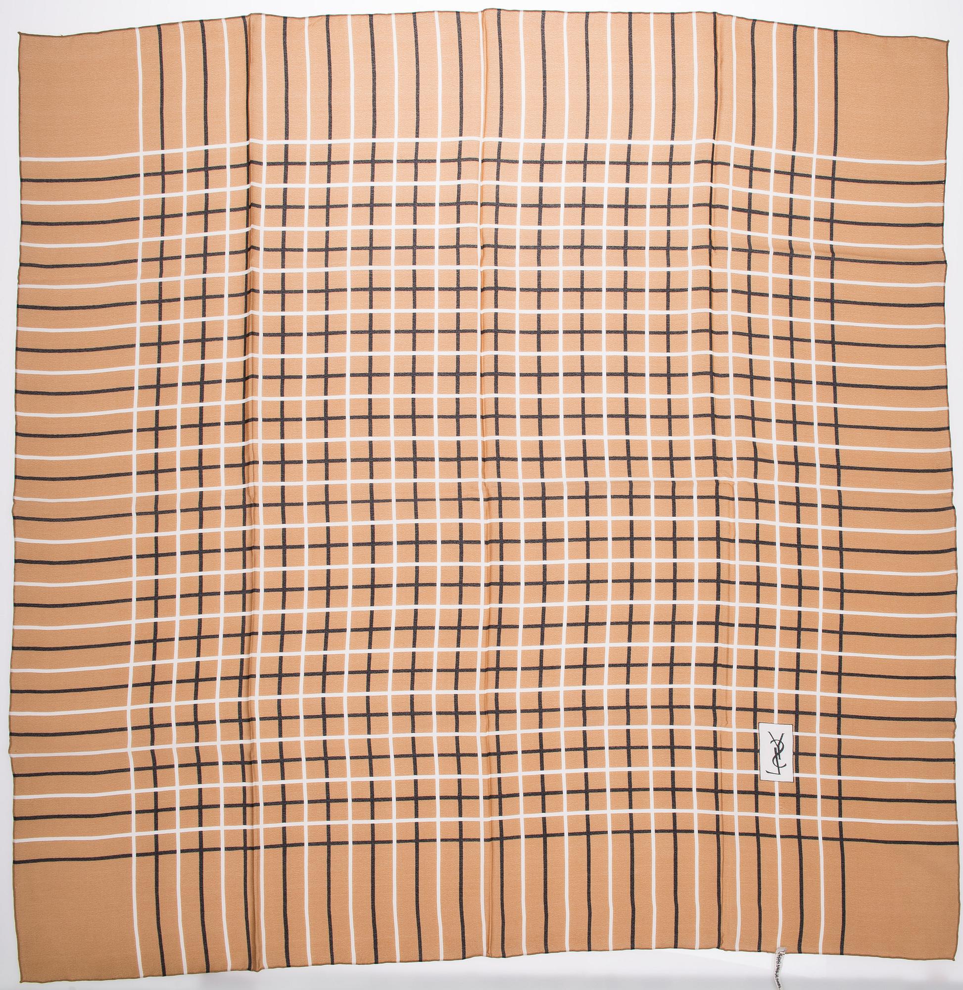 SCARFAR, 2 st, Yves Saint Laurent.