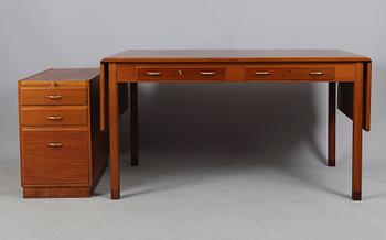 SKRIVBORD MED LÖS HURTS, David Rosén för NK, 1950-tal.