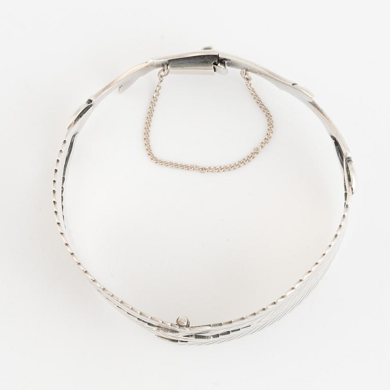 Gertrud Engel, för A Michelsen, armring, silver.