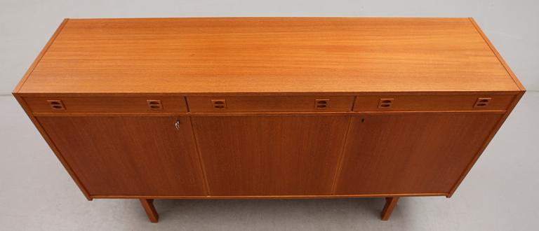 SIDEBOARD, 1900-talets mitt.