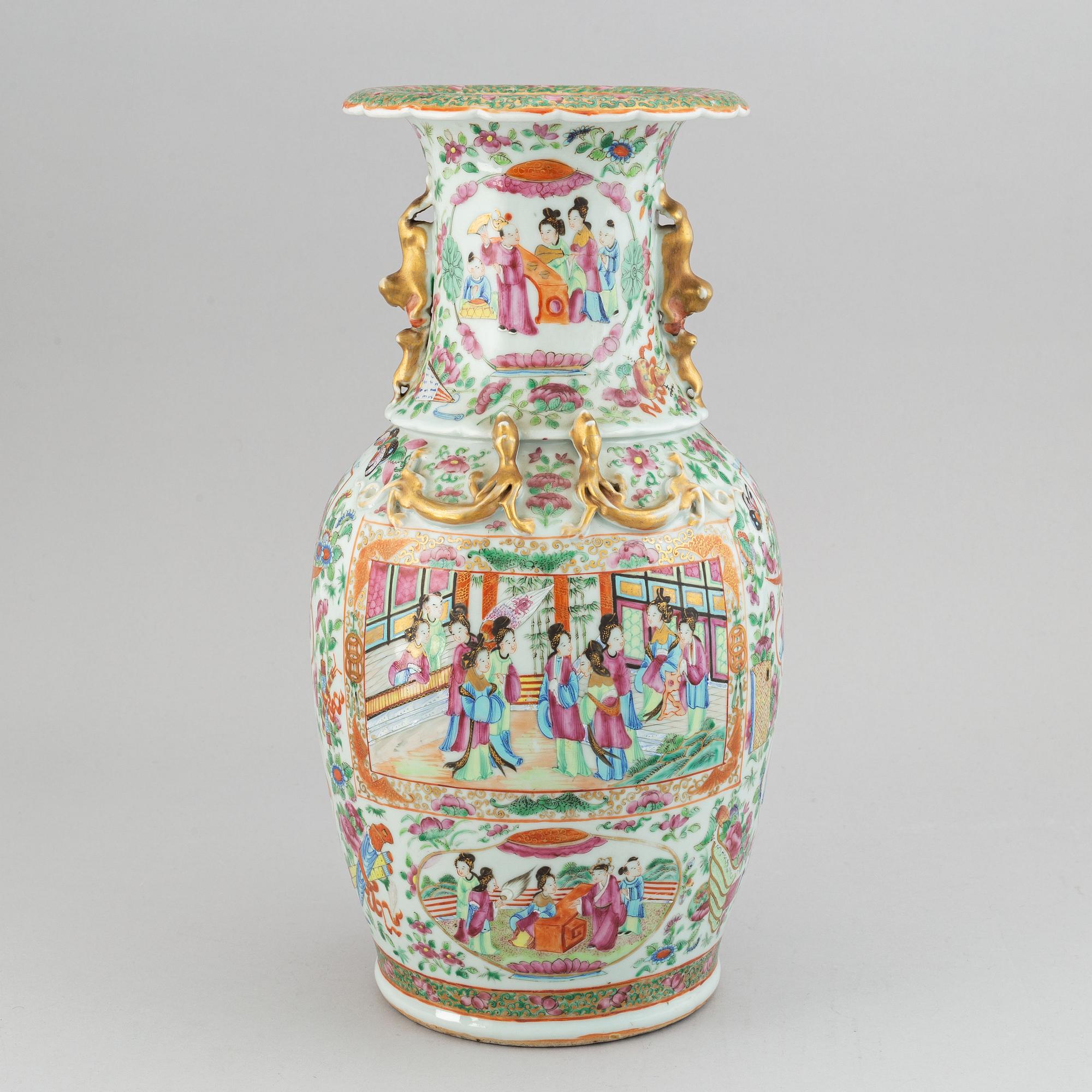 A Canton famille rose vase, Qing dynasty, 19th Century.