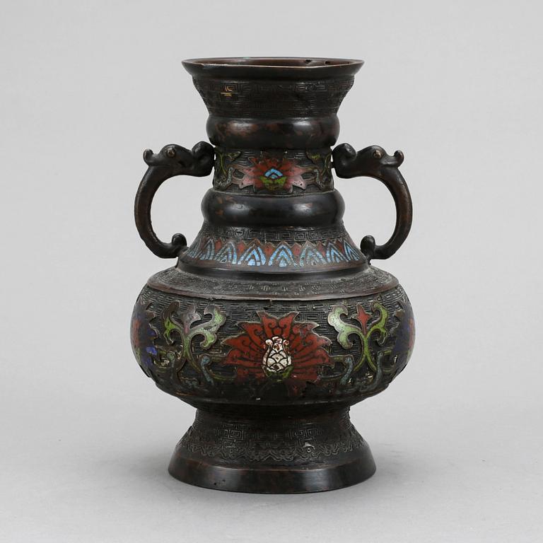 VAS, Metall, Kina, omkring år 1900.