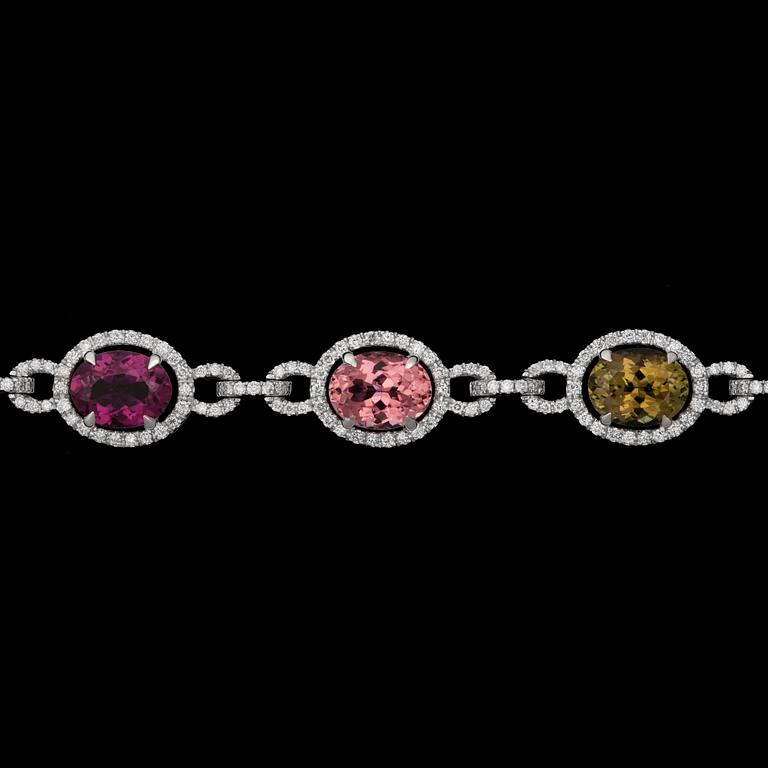 A multi coloured tourmaline bracelet, set with diamonds tot app 2.17 cts.
