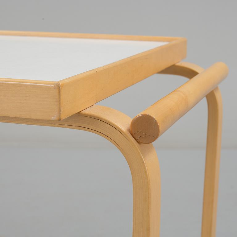 A mid 20th century tea trolley model 98 for Artek.