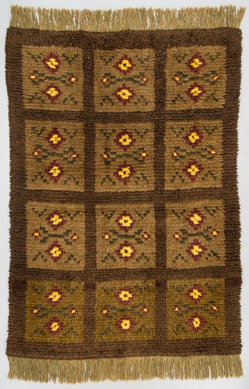 A Finnish folkart long pile ryijy-rug first half of 20th century. Circa 215 x 165 cm.