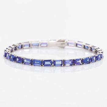 A 14K white gold bracelet with tanzanites. With Gemological center certificate.