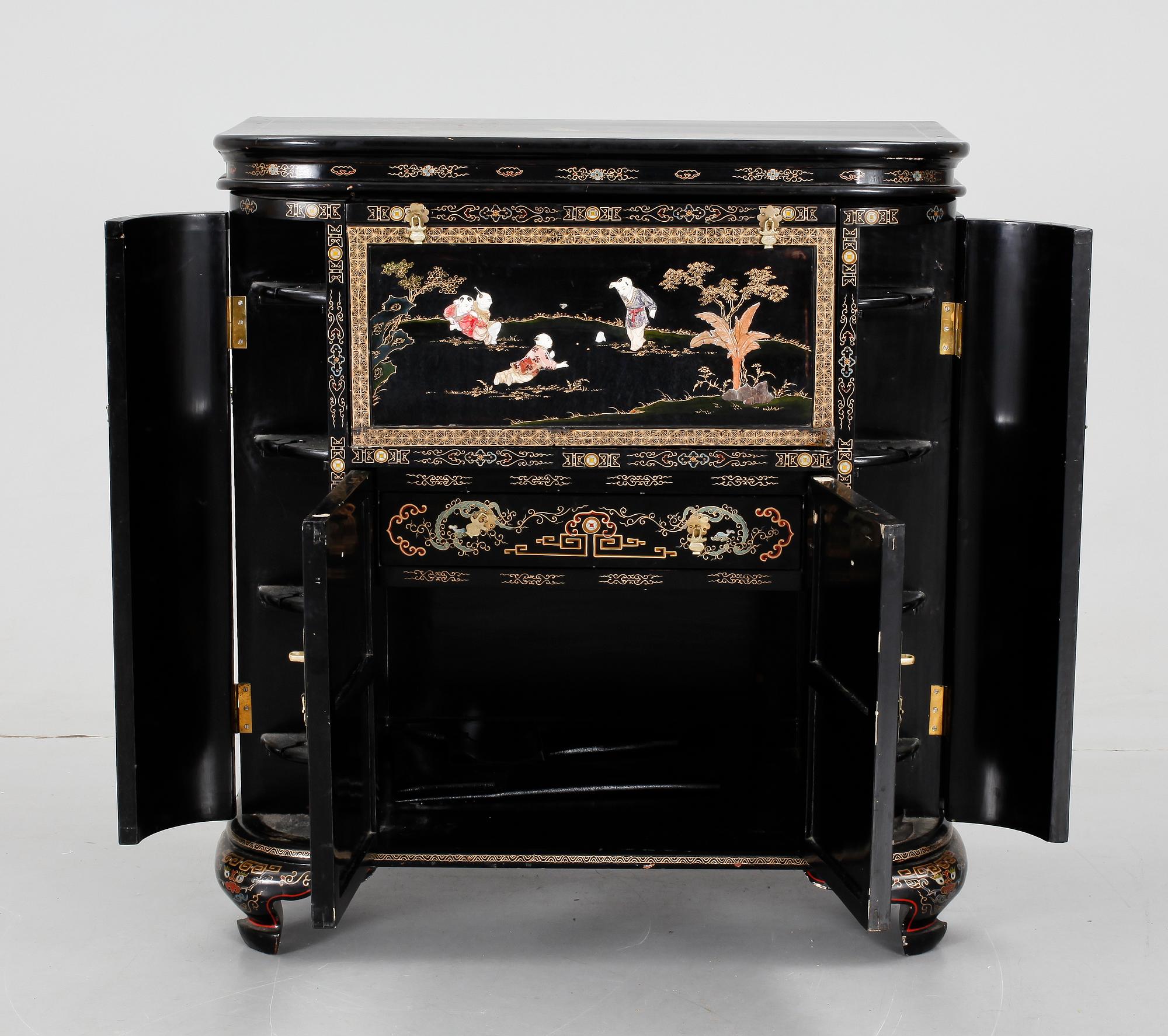 SKÅP, Kina, 1900-tal.